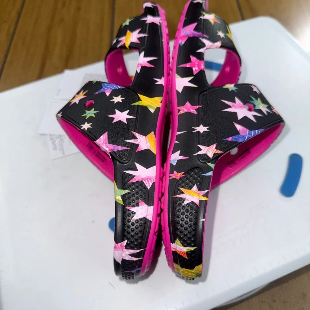 Crocs Classic Star Print Sandal K Pink Black Multi Kids J4 209094-6UC NWT‎
